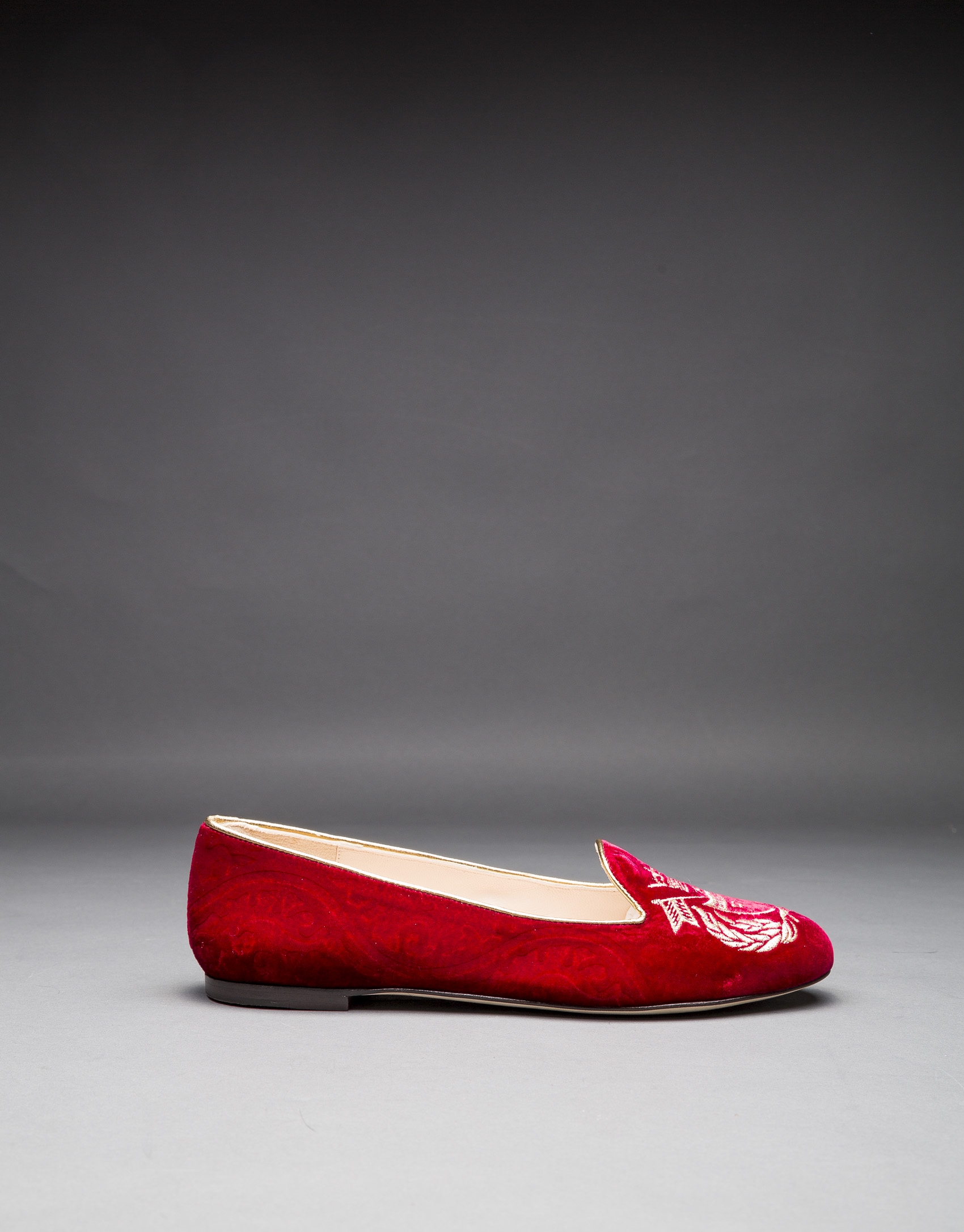 Dark red velvet shoes with embroidered shield in matching lurex 