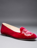 Dark red velvet shoes with embroidered shield in matching lurex 