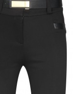 Pantalón punto negro apliques piel 