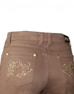 Pantalón camel bordados bolsillos