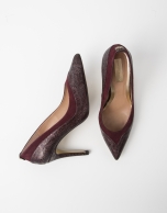 Burgundy embossed cowhide and suede YAKARTA pump 