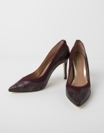 Burgundy embossed cowhide and suede YAKARTA pump 