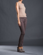 Narrow brown pants with pockets