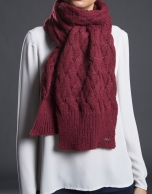 Burgundy knit scarf 