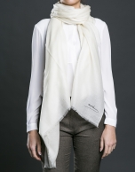 foulard liso en blanco