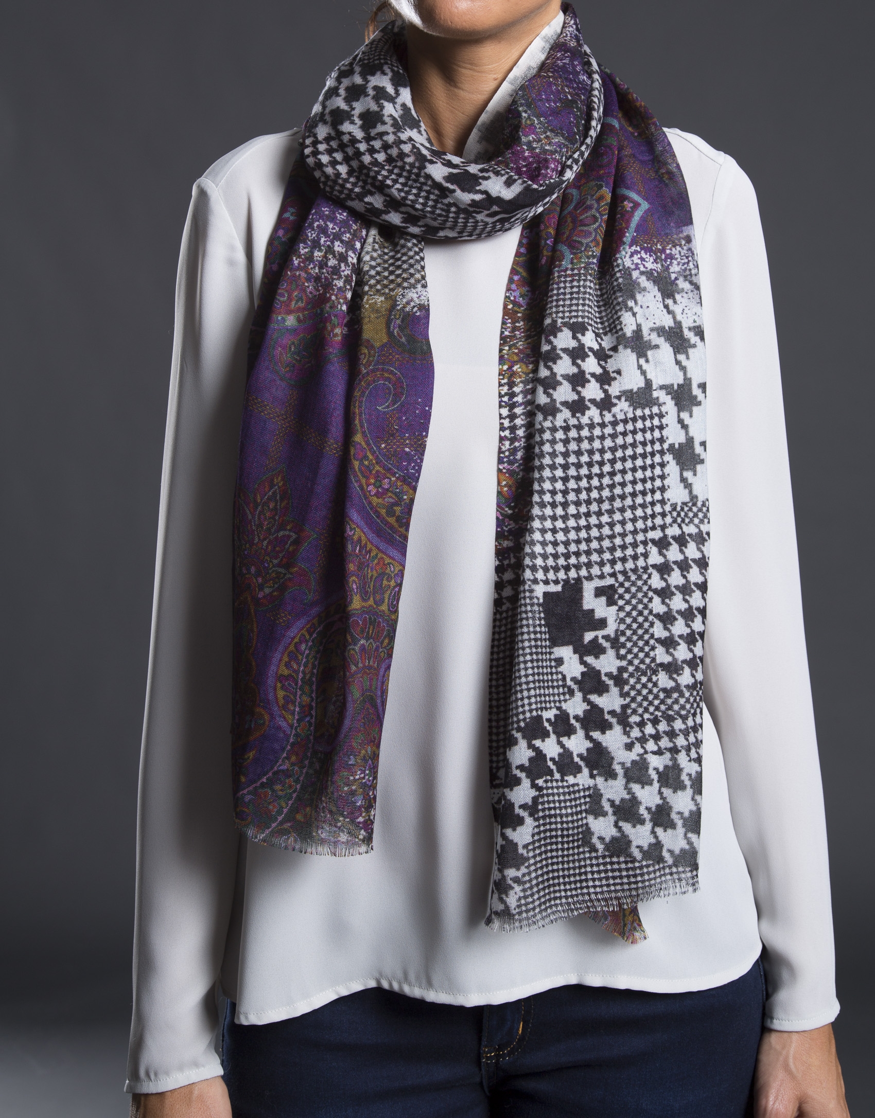 Cashmere / hound's-tooth print foulard 