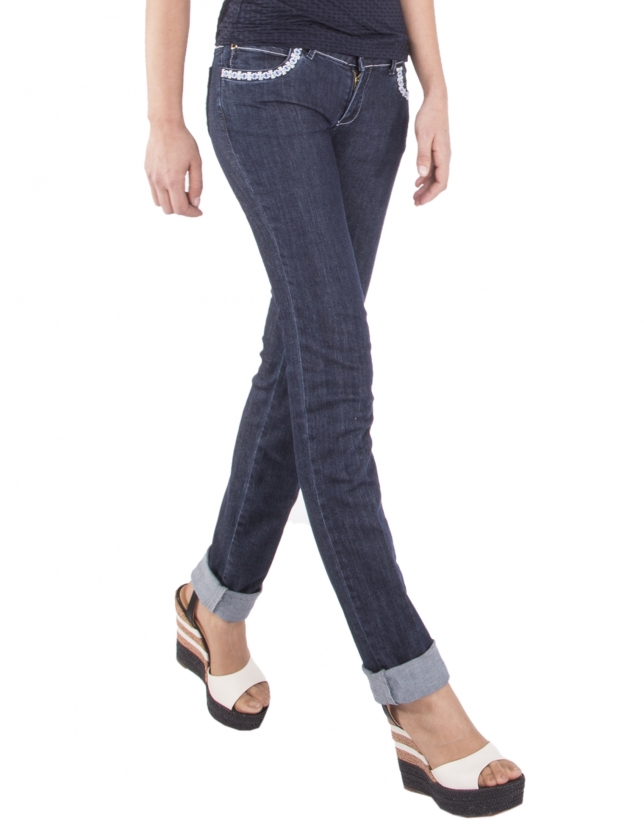 Pantalón denim azul bordado