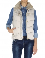 Beige quilted vest with fur collar 