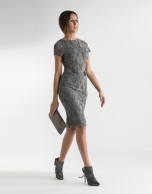 Vestido trabillas gris