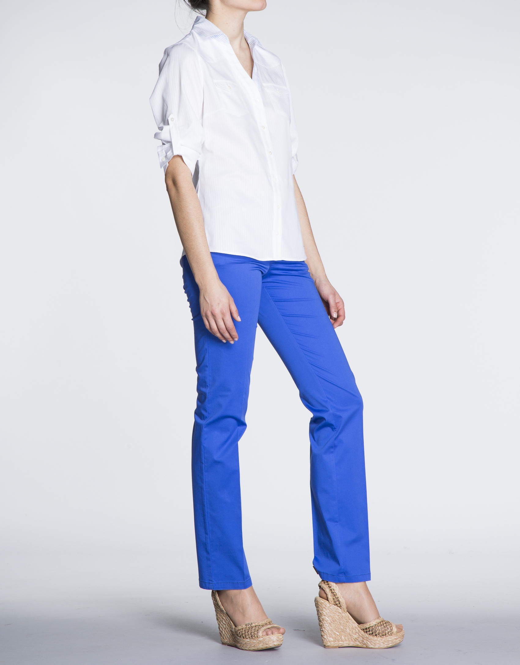 White cotton shirt with three-quarter versatile sleeve