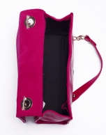 SAMBA FUCSIA: Distressed leather bag with flap