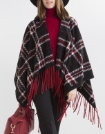 Poncho flecos rojos