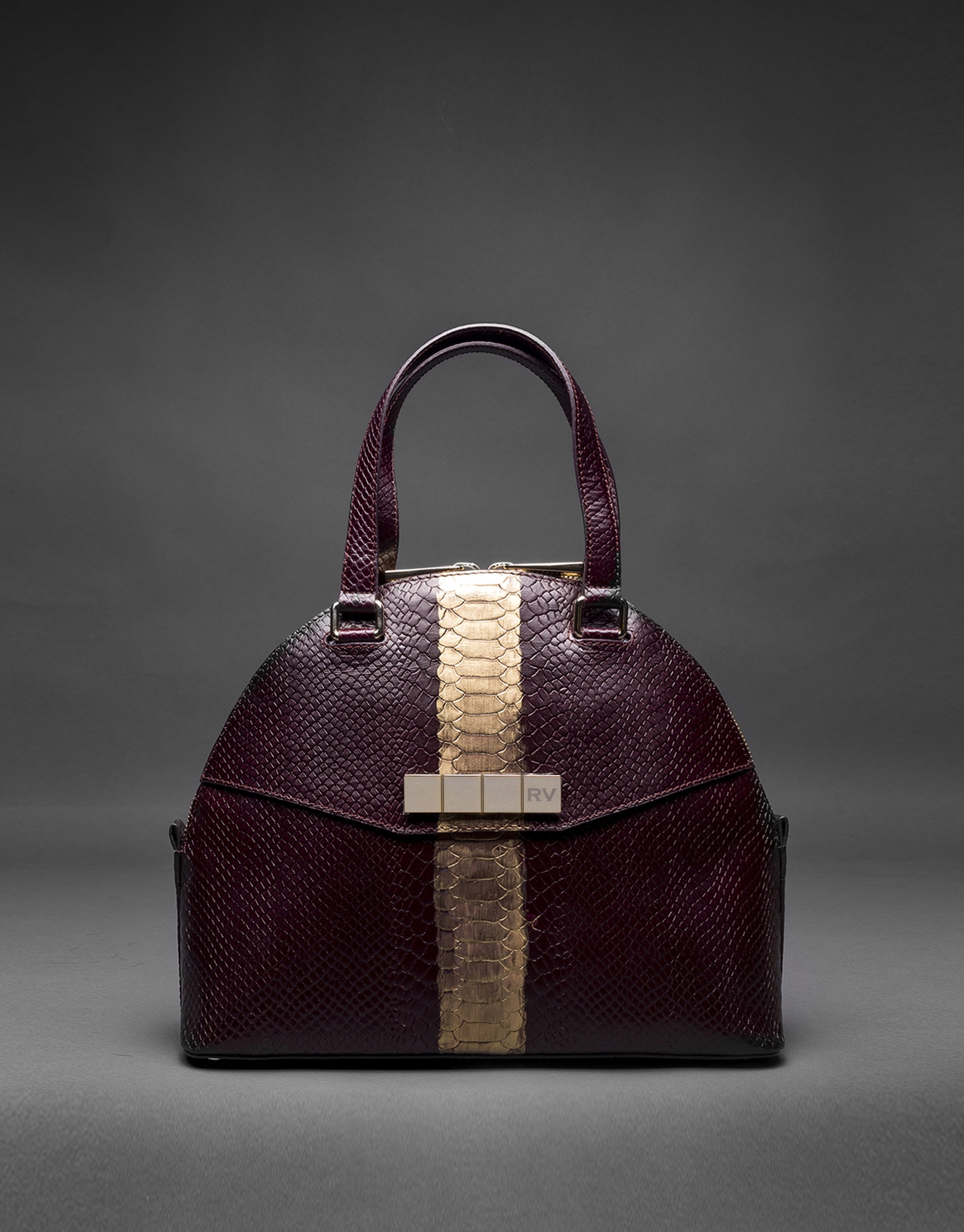 Scarlet leather Leonor Andrómeda bag with embossed snake and old gold stripe