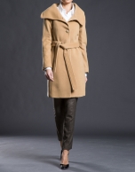 Camel overcoat with fur collar