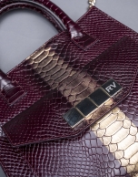 Burgundy leather Rocío Andrómeda bag with embossed snake and  old gold stripe