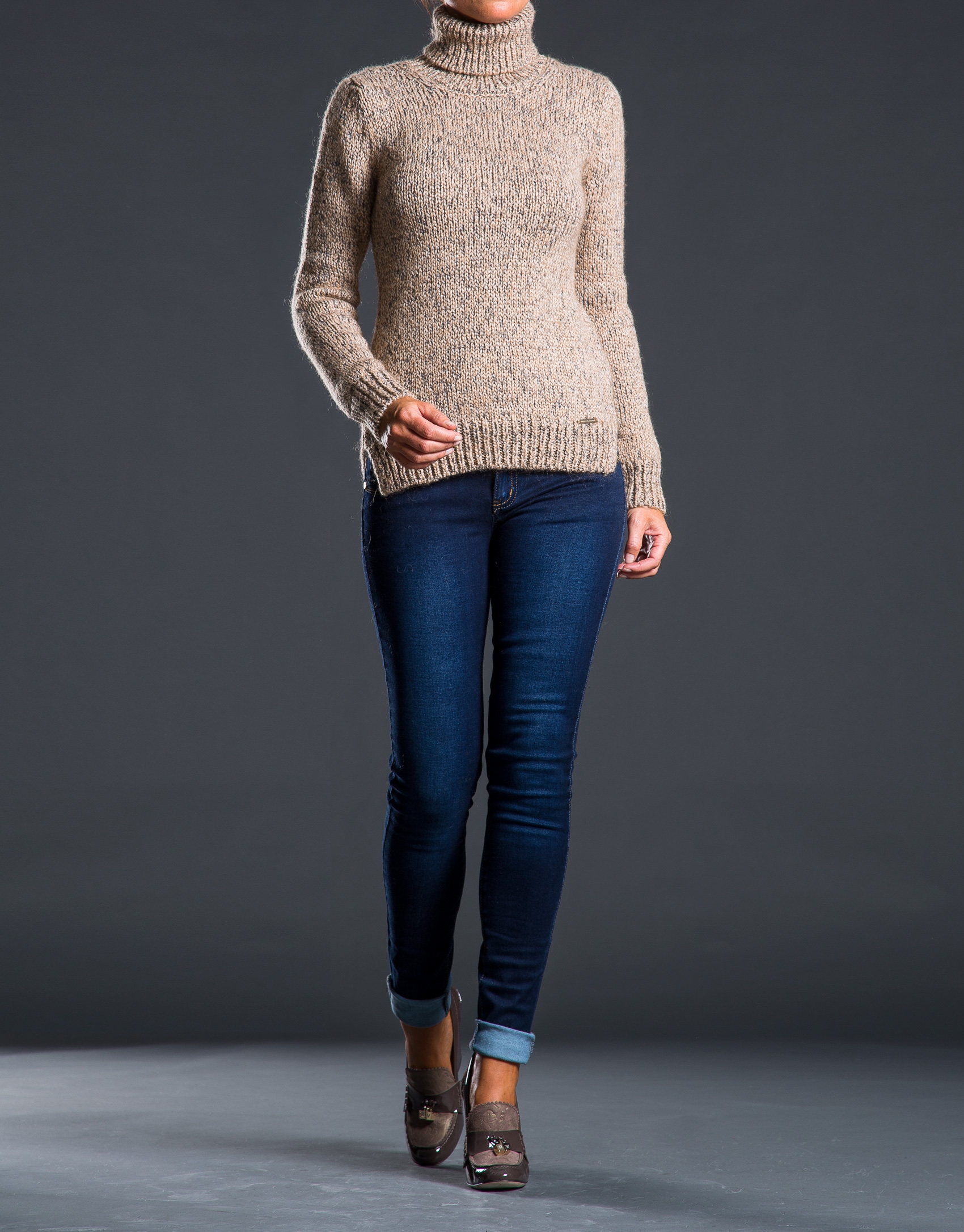 Heavy knit beige sweater 