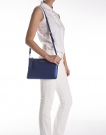 Clutch piel saffiano azul metalizado