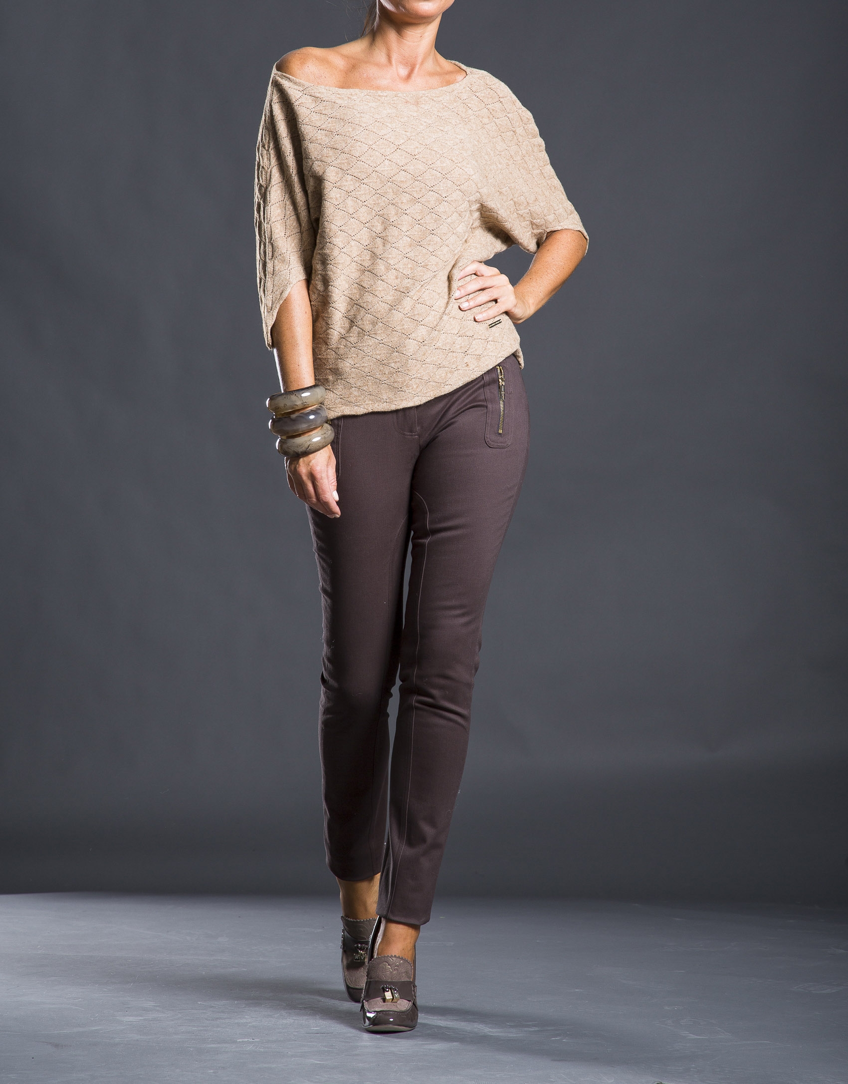 Beige bee hive sweater 