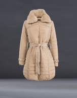 Trench largo acolchado beige