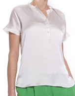 Short sleeve shirt with round neck