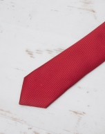 Red structured tie