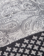 Foulard estampado blanco negro