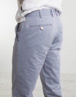 Pantalón chino estructura celeste