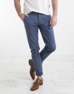 Pantalón chino estructura azul