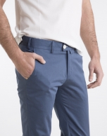 Pantalón chino estructura azul