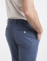 Pantalón chino estructura azul