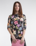 Camiseta estampado floral negro