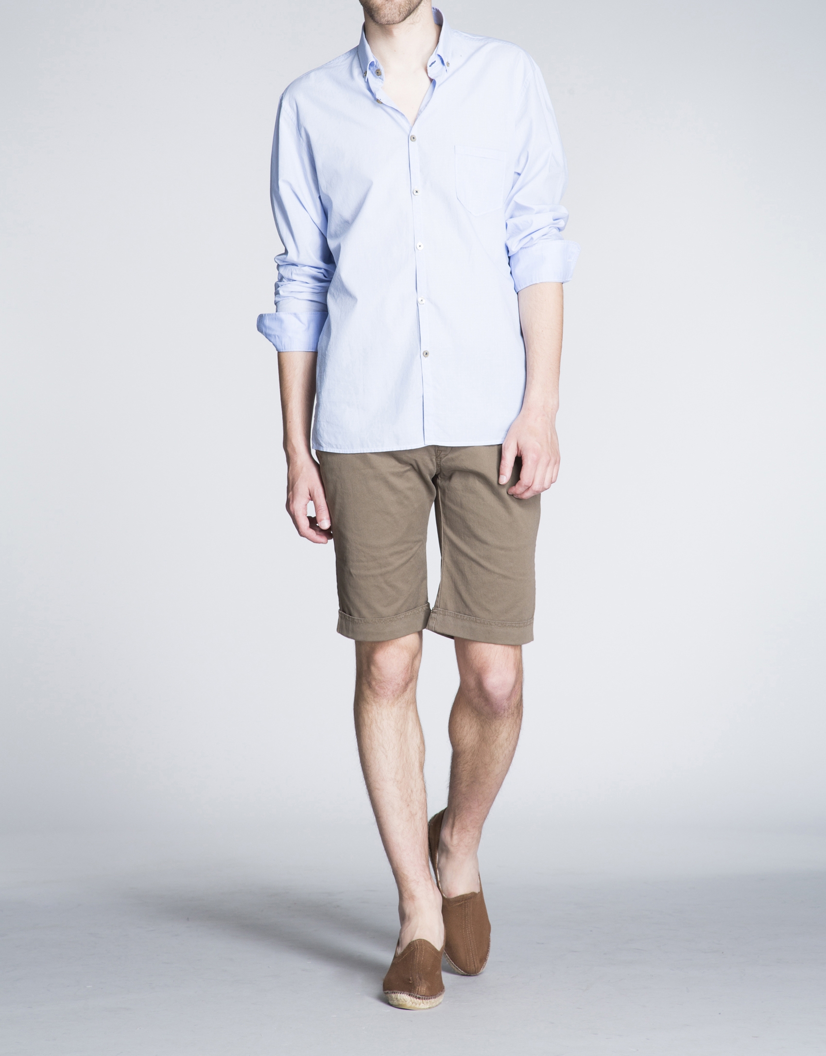 Kaki Bermuda shorts with french pocket.