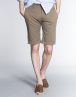 Kaki Bermuda shorts with french pocket.