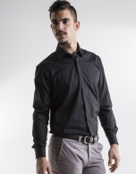 Camisa slim fit negra