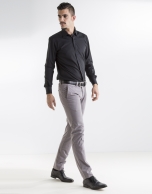 Camisa slim fit negra