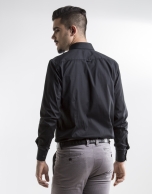 Camisa slim fit negra