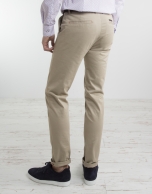 Pantalón chino de algodón beige