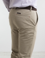 Pantalón chino de algodón beige