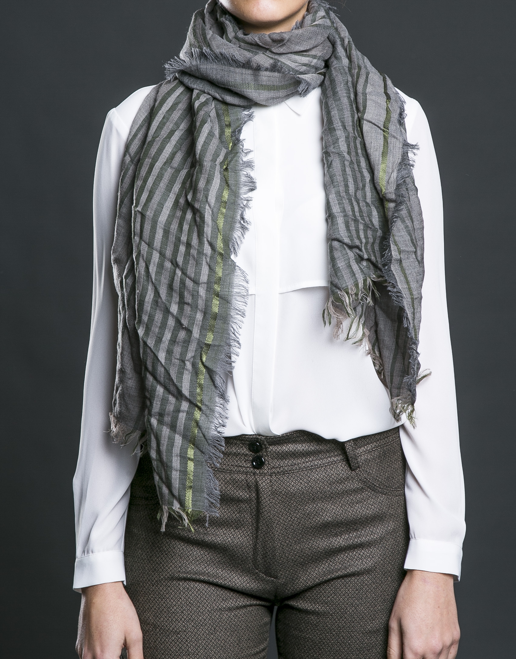 Foulard gris rayas verdes