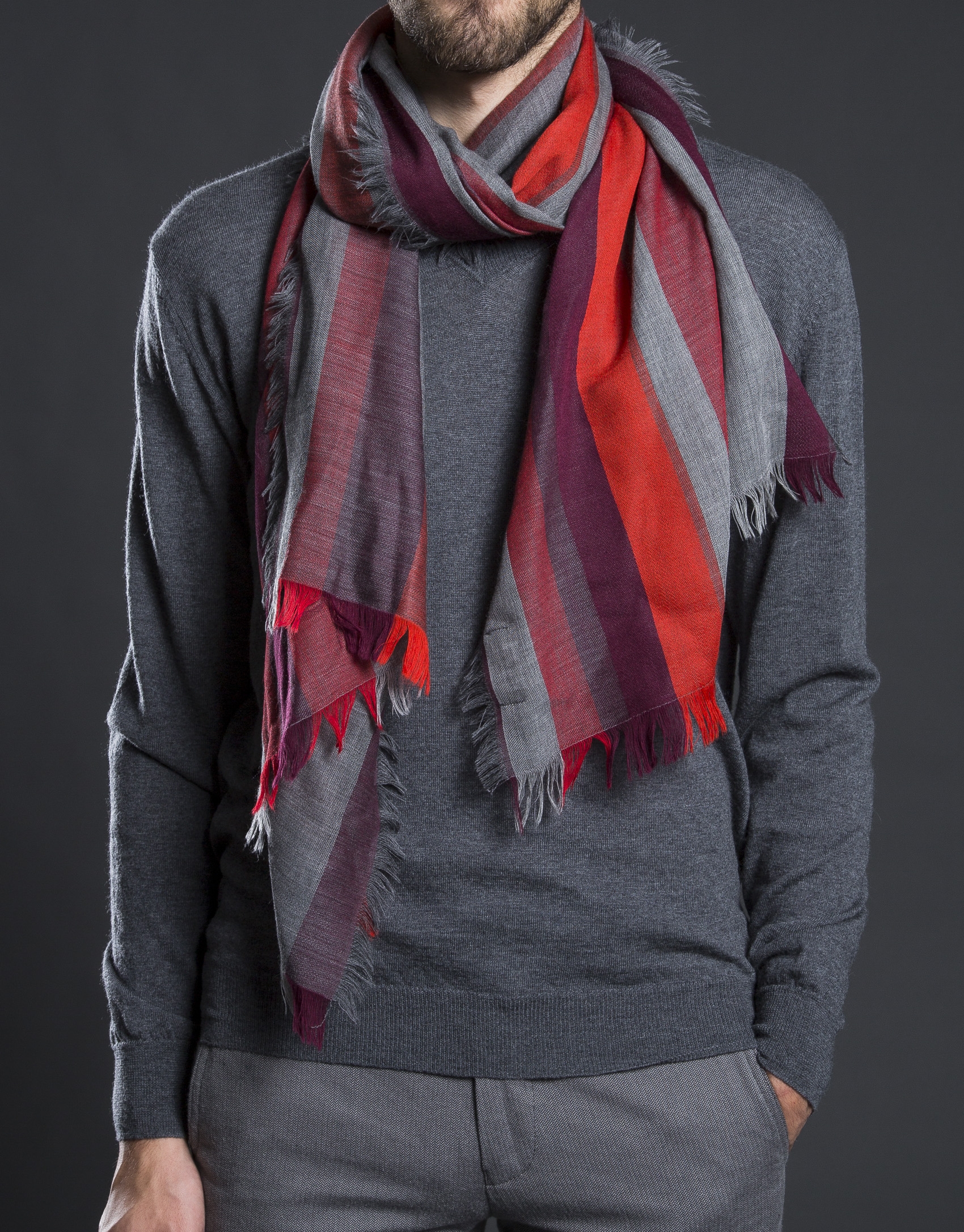 Foulard gris burdeos rayas