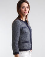 Short jacket with pockets