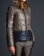 Short ski jacket with fur collar 