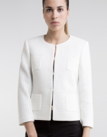 Short off-white jacket with pockets