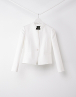 Short off-white jacket 