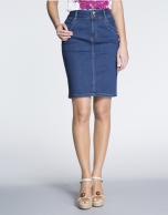 Falda denim corte recto.