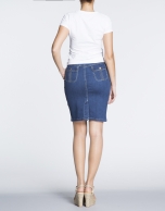 Falda denim corte recto.