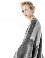 Gray geometric print cape