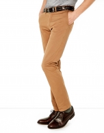 Pantalón chino marrón