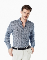 Camisa sport lino estampado flores marino