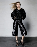 Cazadora estilo bomber piel negra